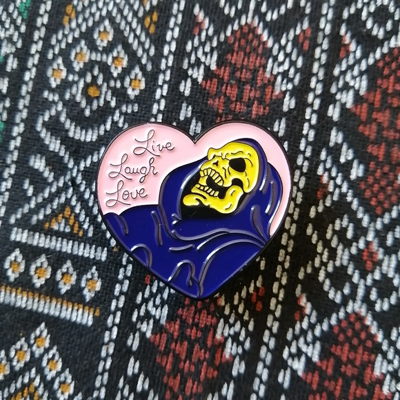 📍2/20$ Skeletor Enamel Pin NWOT - Picture 1 of 6